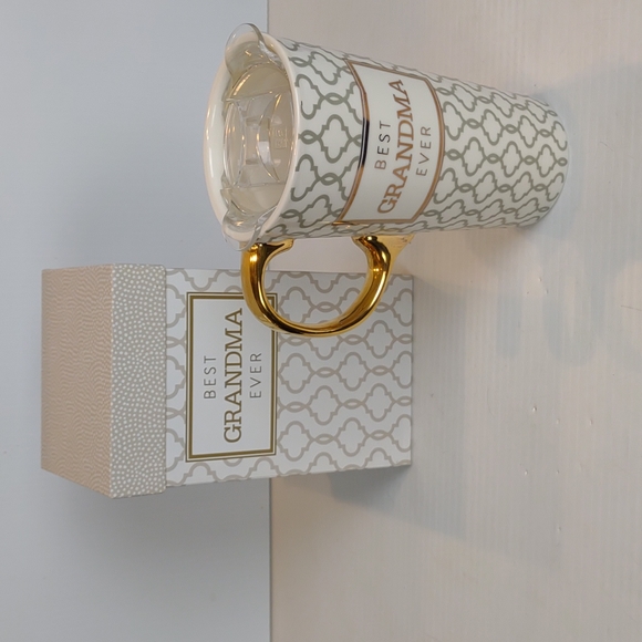 "Best Grandma Ever" Ceramic Travel Cup With Decorative Box - Picture 3 of 15